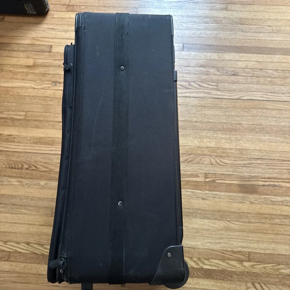 Briggs And Riley XL 28x21 Expandable 2 Wheel Luggage With Internal Garment Bag